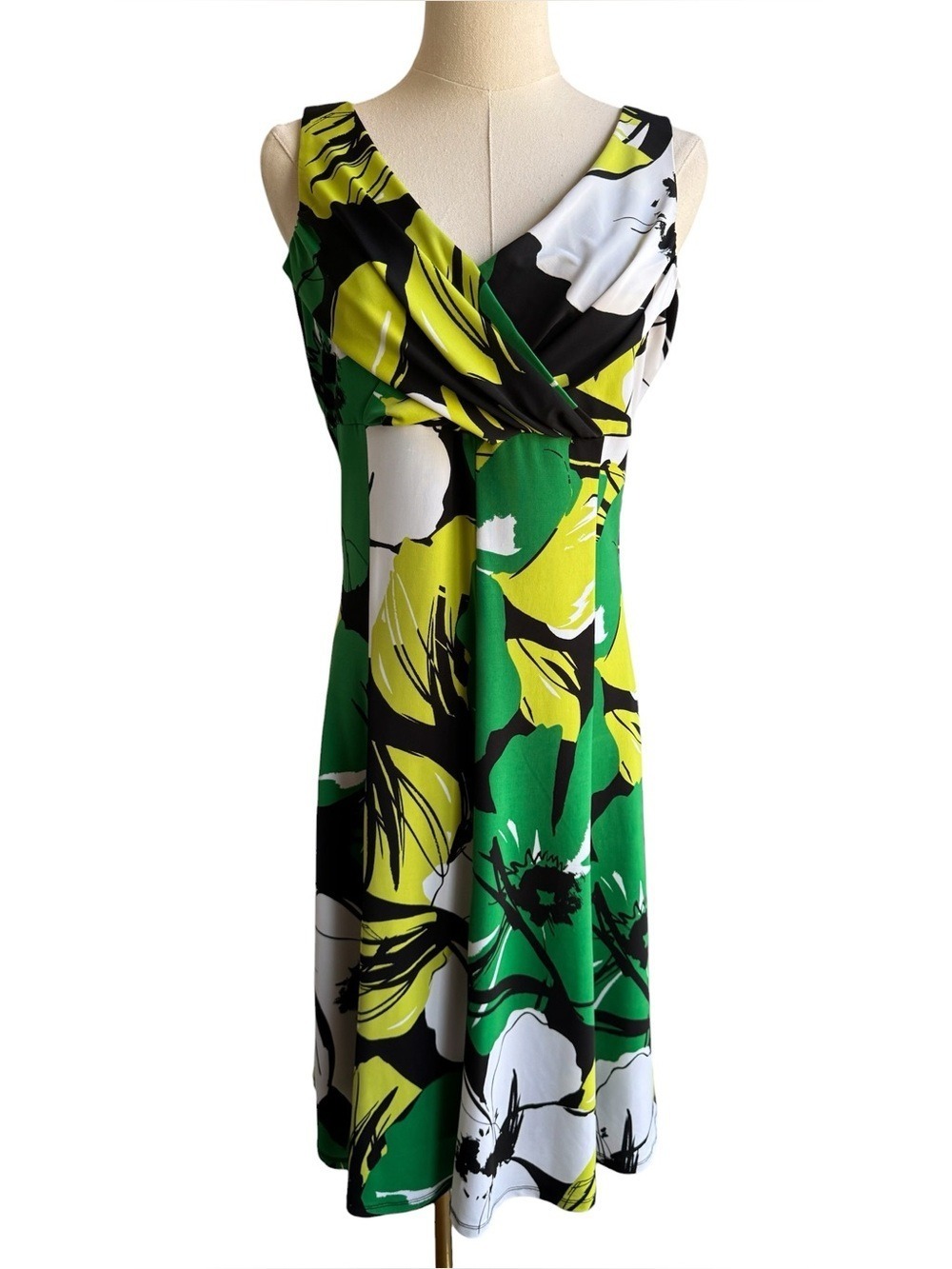 Laura Petites Bold Floral Dress Sz 8 Green Yellow Sleeveless Below Knee Sundress
